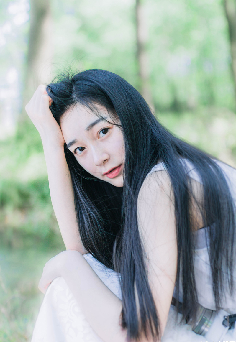 庞统微微皱眉，却也没有在意，只是淡淡的看向刘璝：“这位将军，这是何意？”